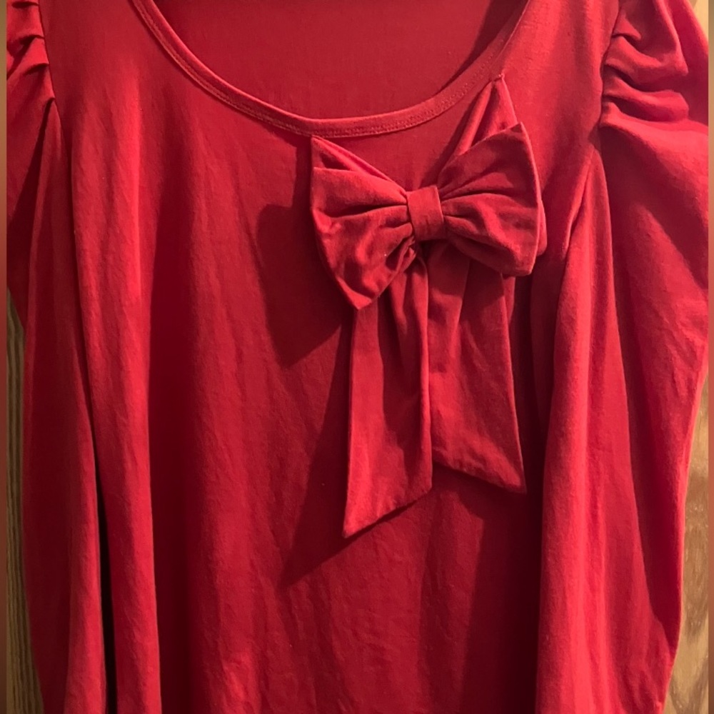 EUC ALLEGRA TOP WITH BOW AND PLEATED SHOULDERS